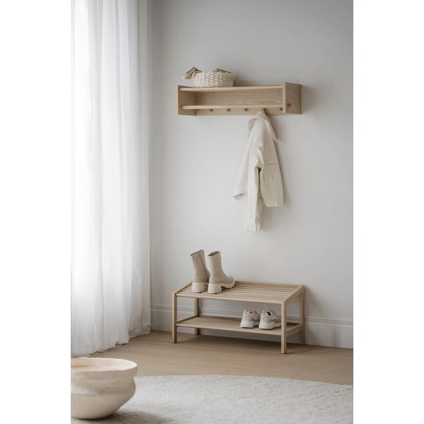 Nástěnný věšák s poličkou z dubového dřeva v přírodní barvě Hillmond – Rowico-image-3