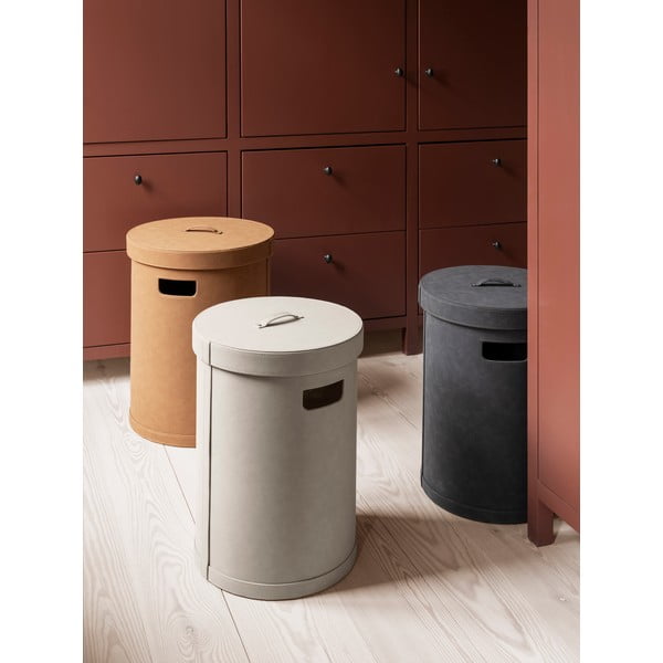 Tmavě šedý koš na prádlo z umělé kůže Sahla M – Blomus-image-1