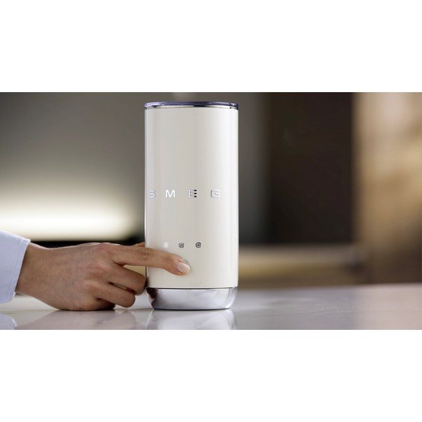 Krémový plastový elektrický šlehač mléka 120 ml – SMEG-image-3