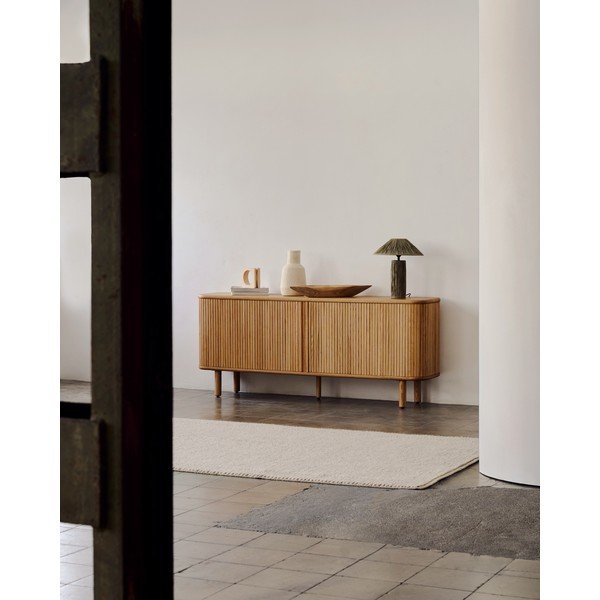 Komoda v dekoru jasanu s posuvnými dveřmi v přírodní barvě 180x75,5x40 cm Mailen – Kave Home-image-1