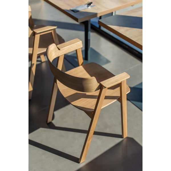 Jídelní židle s područkami z dubového dřeva v přírodní barvě Flip – Gazzda-image-2