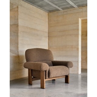 Hnědé křeslo z textilie bouclé Nema – Kave Home