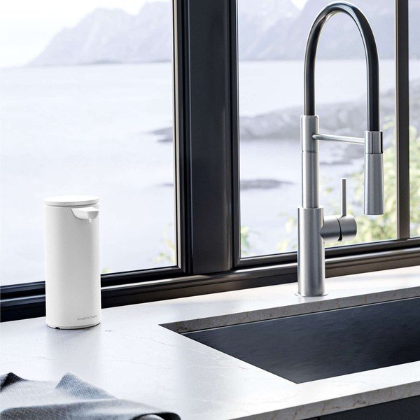 Bílý bezdotykový kovový dávkovač mýdla 414 ml – simplehuman-image-1