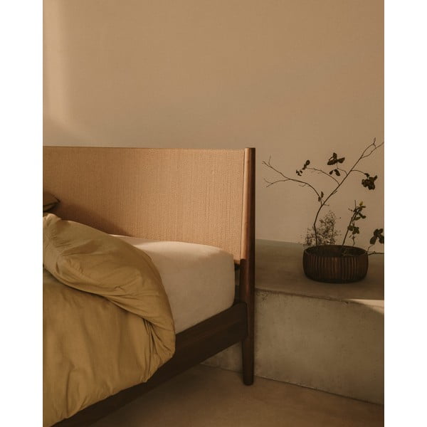 Tmavě hnědá dvoulůžková postel z ořechového dřeva s roštem 180x200 cm Elan – Kave Home-image-2