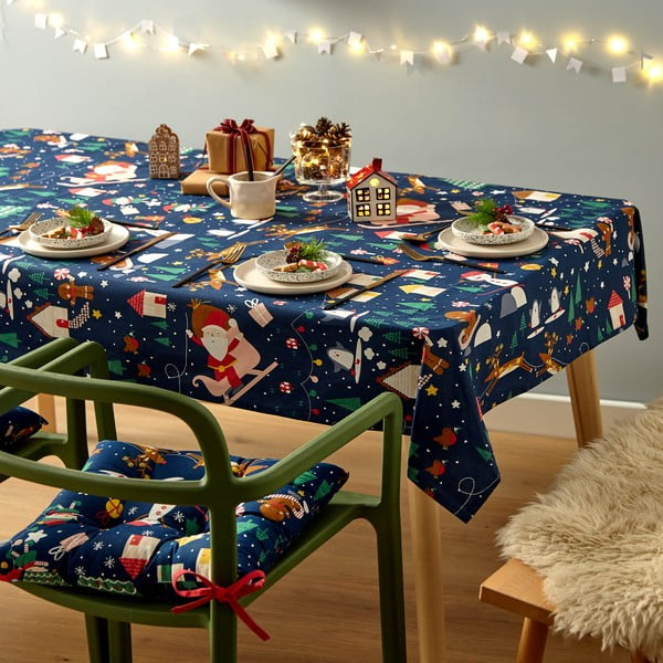 Bavlněný ubrus s vánočním motivem 137x229 cm Santa's Christmas Wonderland – Catherine Lansfield-image-1