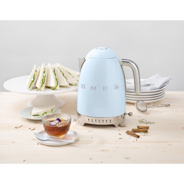 Světle modrá rychlovarná konvice z nerezové oceli 1,7 l Retro Style – SMEG-image-1