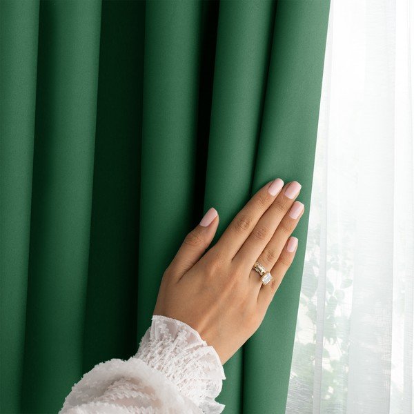 Tmavě zelený dimout závěs 140x250 cm Carli – Restilo-image-2