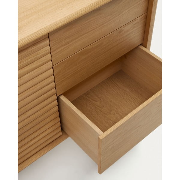 Nízká komoda v dekoru dubu v přírodní barvě 105x86 cm Lenon – Kave Home-image-4