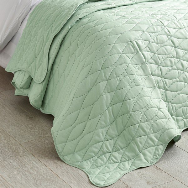 Zelený prošívaný přehoz 240x260 cm Scallop Waves – Catherine Lansfield-image-1