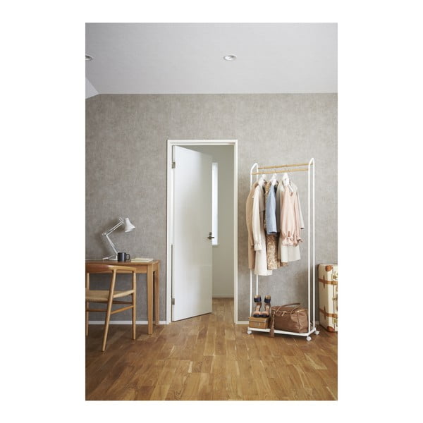 Bílý kovový pojízdný stojan na oblečení Tower – YAMAZAKI-image-3