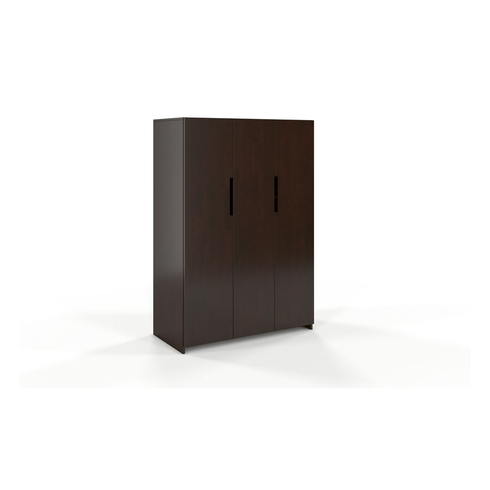 Tmavě hnědá šatní skříň z borovicového dřeva 128x180 cm Bergman - Skandica