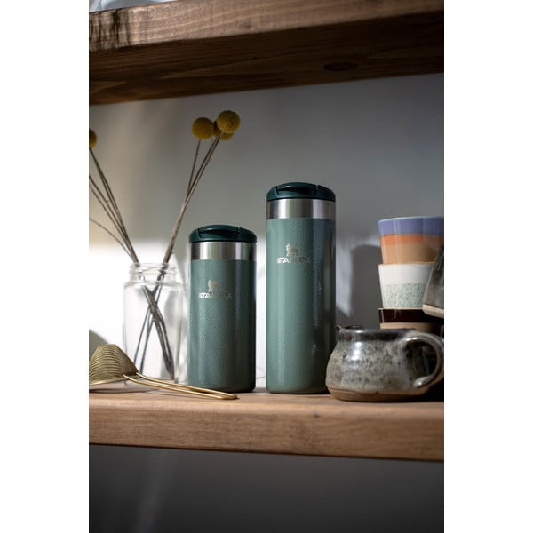 Zelený termo hrnek z nerezové oceli 470 ml AeroLight™ Transit Hammer Tone Green – Stanley-image-1