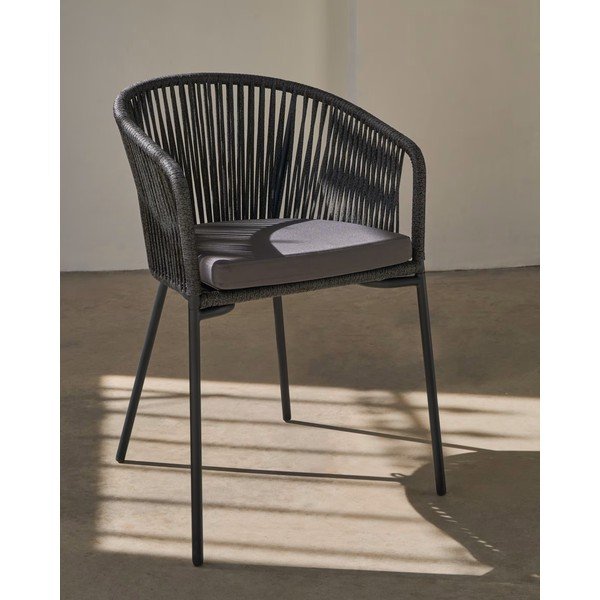 Černá kovová/polstrovaná zahradní židle Yanet – Kave Home-image-1