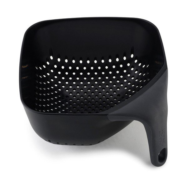 Černý kubický cedník Joseph Joseph Square Colander, 21 x 21 cm