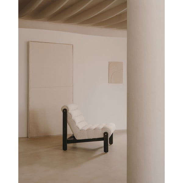 Bílé křeslo z textilie bouclé Magira – Kave Home-image-1