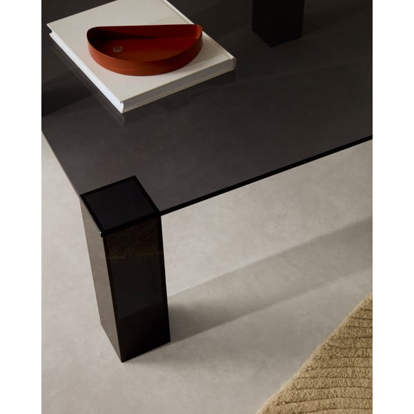 Tmavě šedý skleněný konferenční stolek 85x85 cm Adularia – Kave Home-image-2
