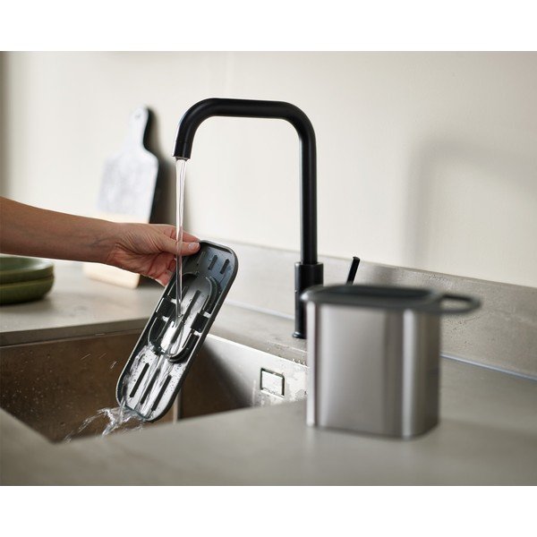 Kovový stojan na mycí prostředky v leskle stříbrné barvě Duo Steel – Joseph Joseph-image-3