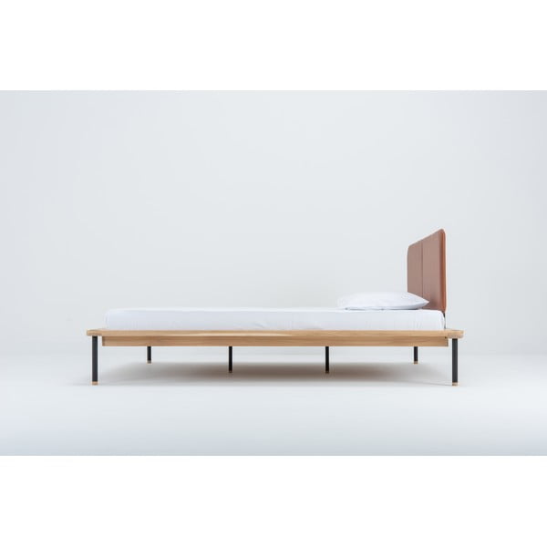 Hnědá/přírodní dvoulůžková postel z dubového dřeva s roštem 160x200 cm Fina – Gazzda-image-3