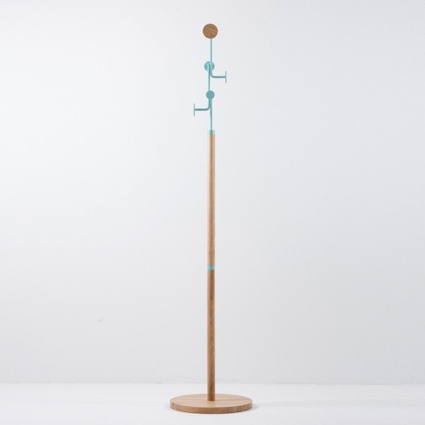 Stojací věšák z masivního dubového dřeva s modrým detailem Gazzda Hook-image-2