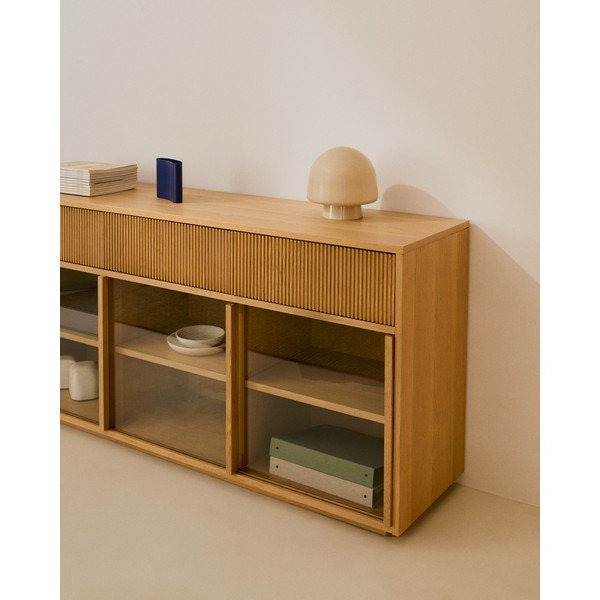 Vitrína v dekoru dubu s posuvnými dveřmi v přírodní barvě 200x80x40 cm Helvine – Kave Home-image-4