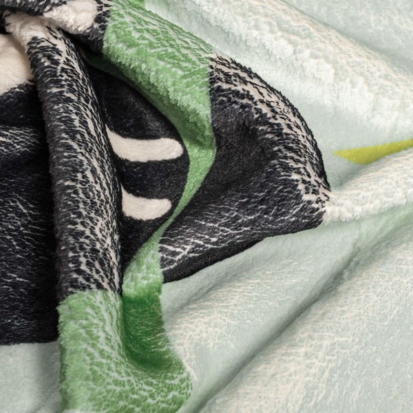 Světle zelená dětská deka z mikrovlákna 140x110 cm Panda – Moshi Moshi-image-1