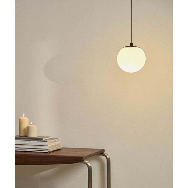 Bílé/černé kovové závěsné svítidlo se skleněným stínidlem ø 15 cm Brisia – Kave Home-image-1