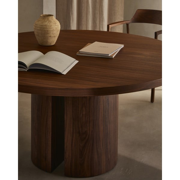 Kulatý jídelní stůl s deskou v dekoru ořechového dřeva ø 150 cm Nealy – Kave Home-image-2