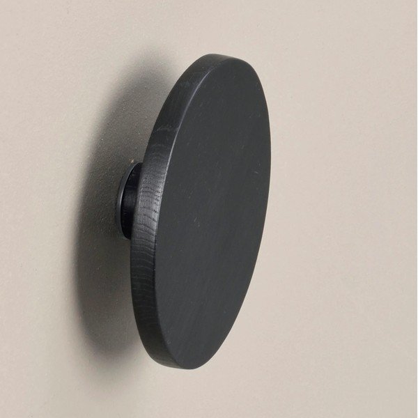 Černý nástěnný háček z dubového dřeva Milford – Rowico-image-2