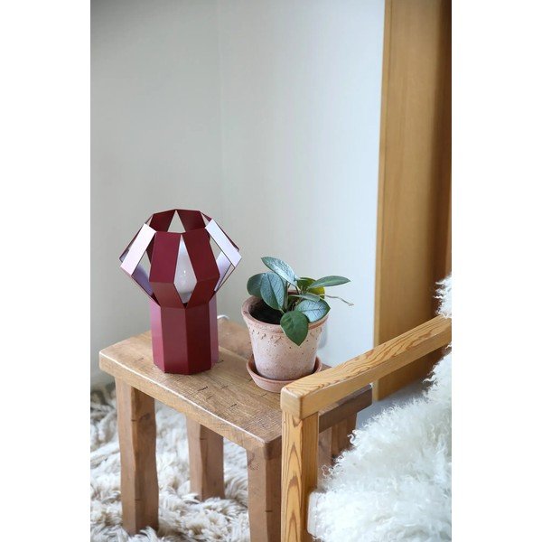 Červená kovová stolní lampa s kovovým stínidlem (výška 27 cm) Octa – Markslöjd-image-2