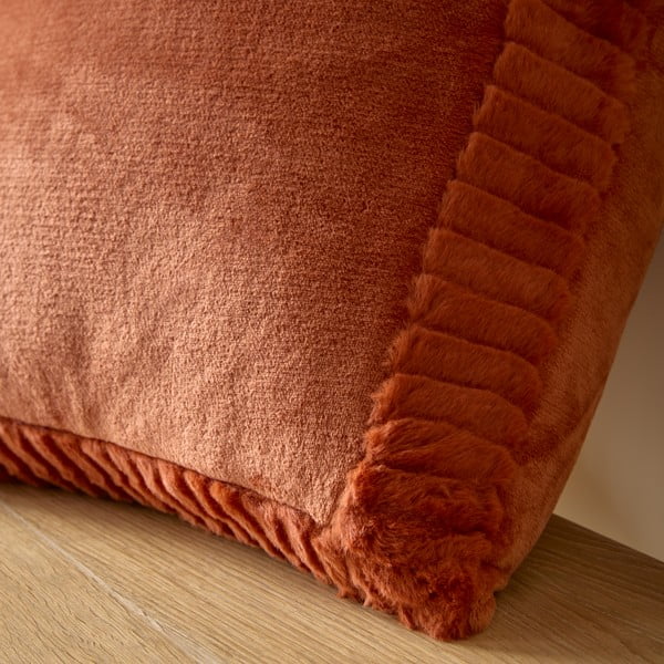 Dekorační polštář z mikroplyše 55x55 cm Velvet and Faux Fur – Catherine Lansfield-image-2