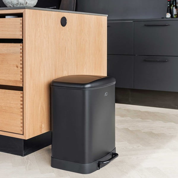 Černý kovový pedálový odpadkový koš na tříděný odpad 24 l Wonda – Mette Ditmer Denmark-image-1