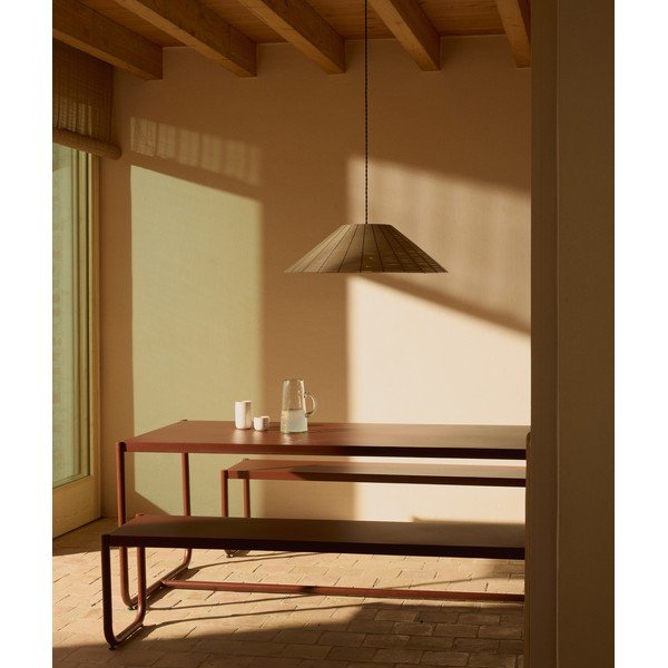 Vínový kovový zahradní jídelní set pro 4 osoby Sotil – Kave Home-image-3