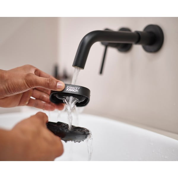 Černá plastová mýdlenka Slim – Joseph Joseph-image-1