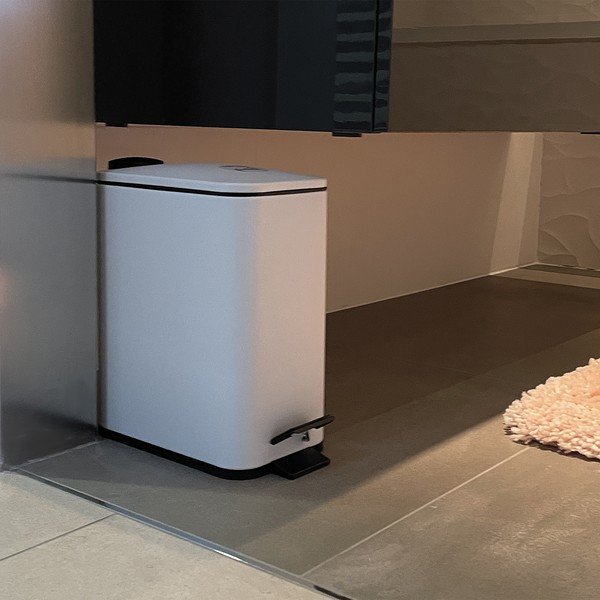 Matně bílý nášlapný ocelový odpadkový koš 5 l   Erik – Spirella-image-1