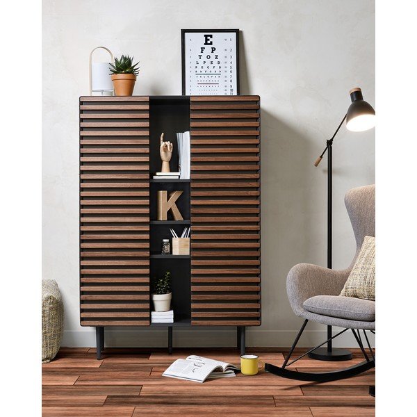 Černá/v přírodní barvě skříňka v dekoru ořechu 105x155x40 cm Kesia – Kave Home-image-1