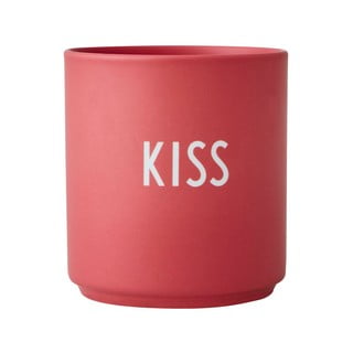 Červený porcelánový hrnek Design Letters Kiss, 300 ml