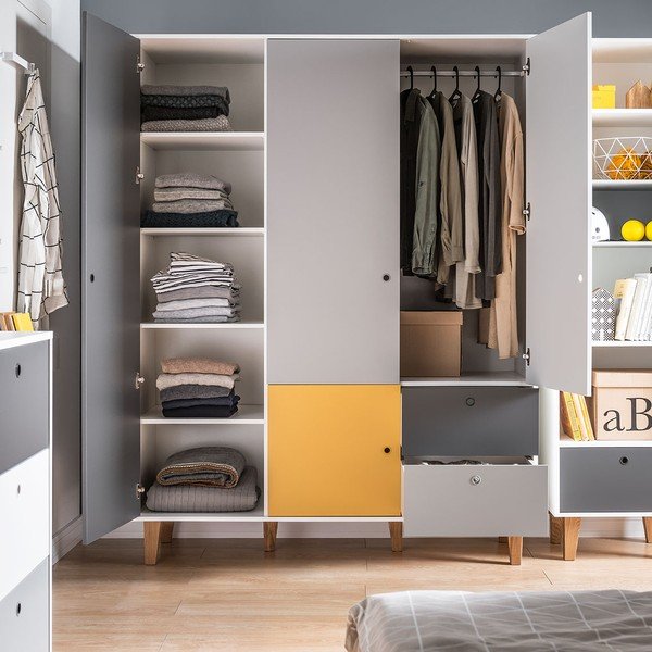 Bílo-šedá třídveřová šatní skříň se žlutým detailem Vox Concept-image-3