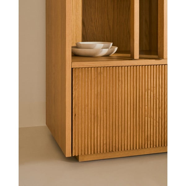 Vitrína v dekoru dubu s posuvnými dveřmi v přírodní barvě 100x174x40 cm Helvine – Kave Home-image-4