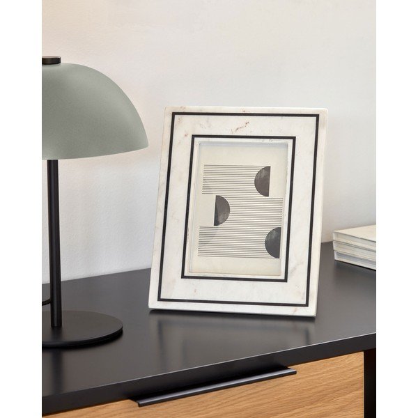 Bílý kamenný stojací rámeček 20x25 cm Vittoria – Kave Home-image-1