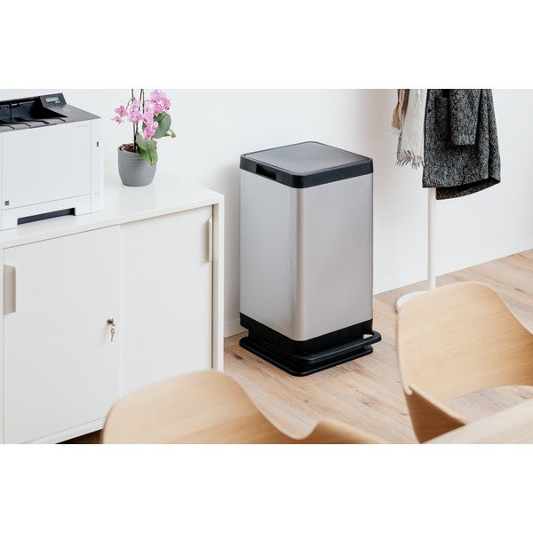 Nášlapný plastový odpadkový koš ve stříbrné barvě 80 l Tokyo – DEA HOME-image-1