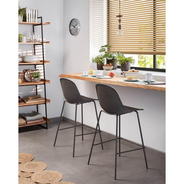 Antracitová kovová/plastová zahradní barová židle Quinby – Kave Home-image-2