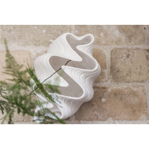 Bílá váza z polyresinu (výška 22 cm) Shell – Mette Ditmer Denmark-image-2