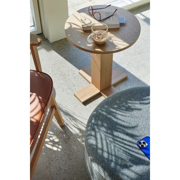 Kulatý odkládací stolek v dekoru dubu ø 45 cm Koohi – Hübsch-image-3