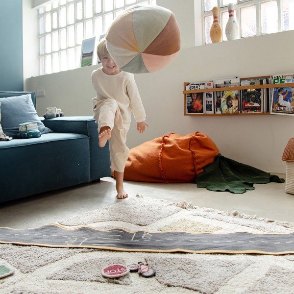 Dětský polštářek Ball – Lorena Canals-image-4