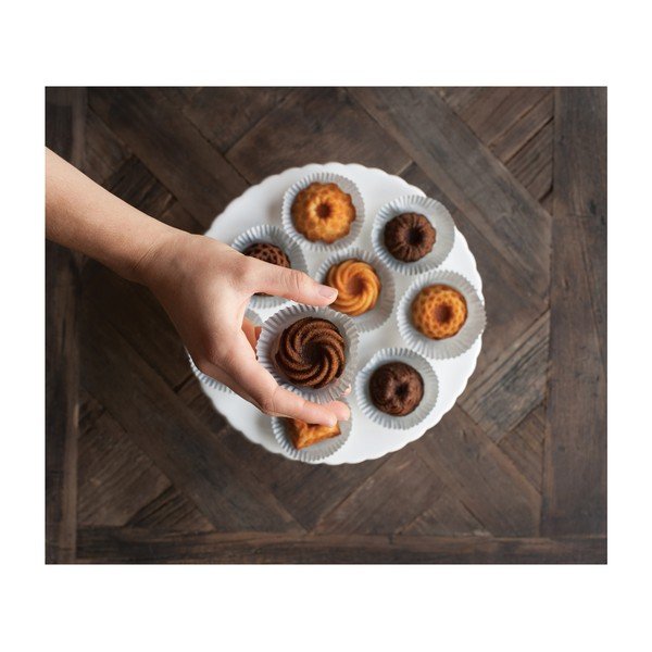 Forma na 12 mini bábovek ve zlaté barvě Nordic Ware Minimix, 280 ml-image-2