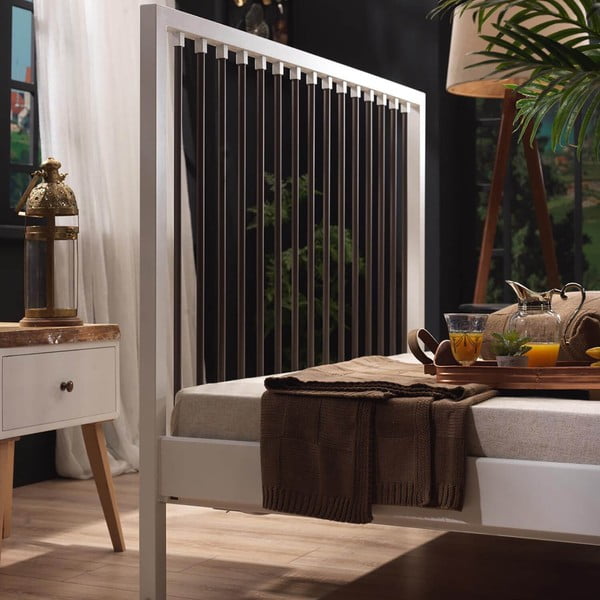 Bílá kovová dvoulůžková postel s roštem 180x200 cm Breeze – Kalune Design-image-1