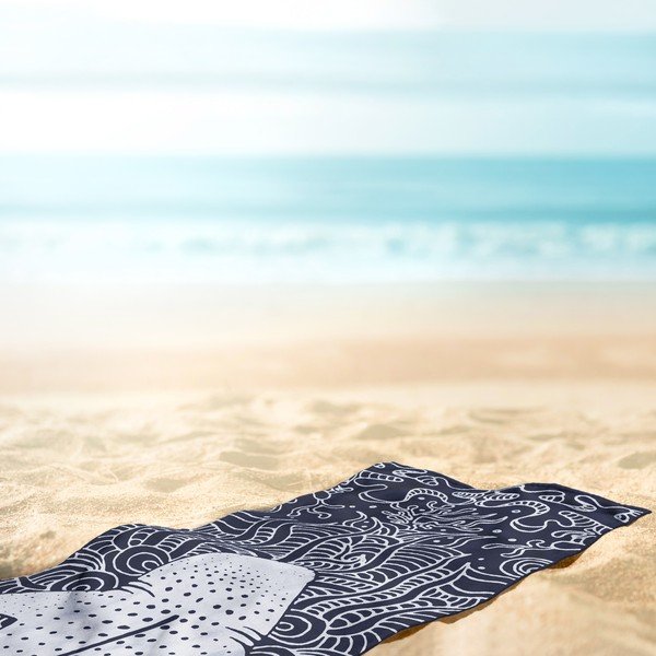 Tmavě modrá plážová osuška 90x180 cm Shark – DecoKing-image-3