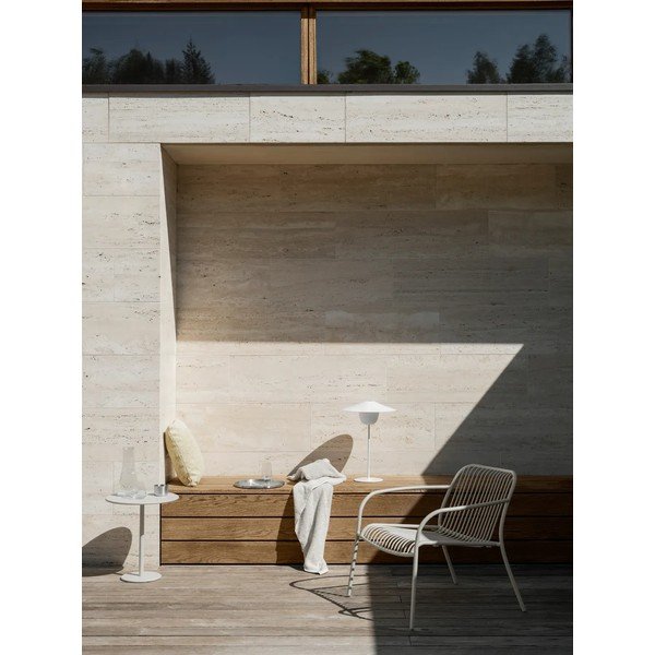 Světle šedé kovové zahradní křeslo Yua Wire – Blomus-image-1