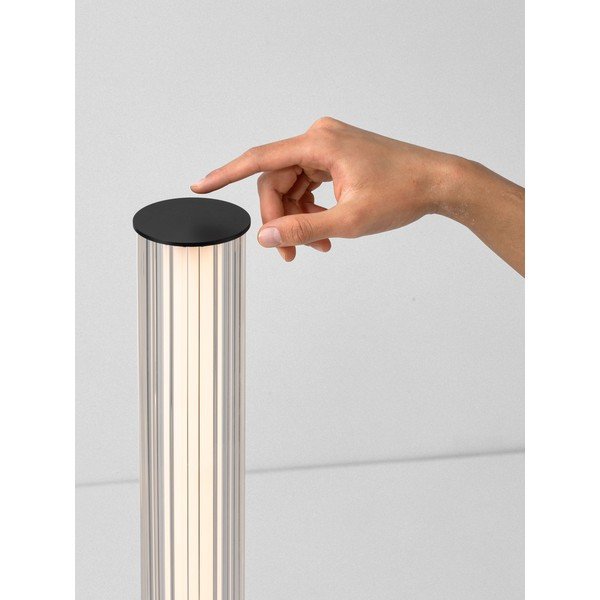 Matně černá hliníková LED stmívatelná stojací lampa se skleněným stínidlem (výška 130 cm) Glovia – Nova Luce-image-1