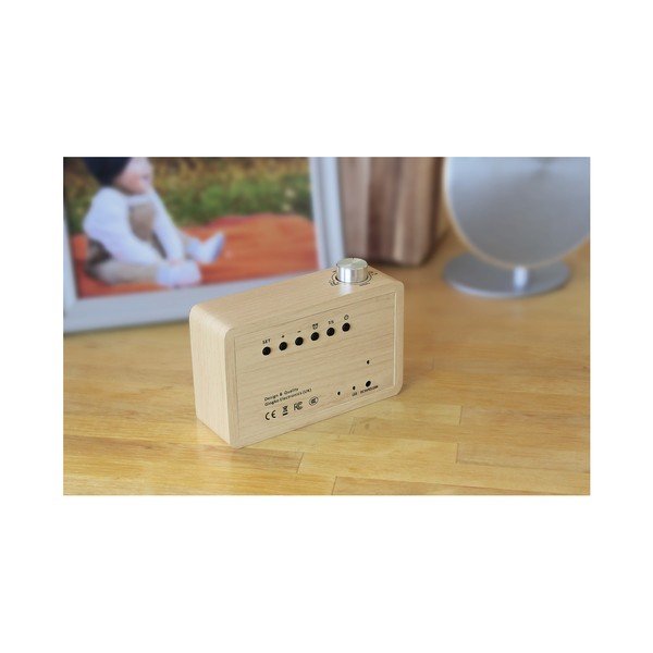 Béžový budík se žlutým LED displejem a rádiem Gingko Radio Click Clock-image-2